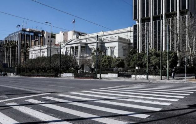 Απαγόρευση κυκλοφορίας: Πώς συμπληρώνουμε τη δήλωση μετακίνησης – Τι γράφουμε στο sms