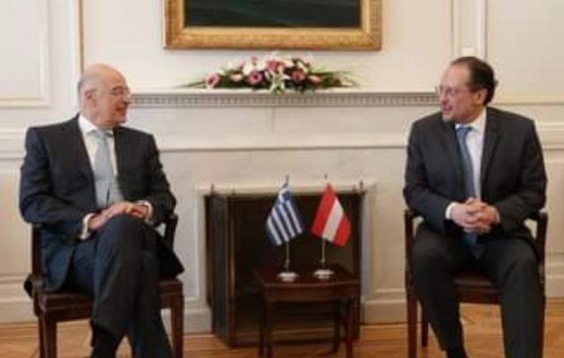 «Πυρετός» στο ΥΠΕΞ: Ο Δένδιας συνάντησε πρεσβευτές και Αυστριακό ΥΠΕΞ