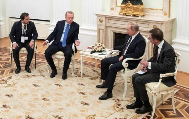 Ο Πούτιν έχει τον Ερντογάν στο χέρι – Ο Τούρκος ικέτης στη Μόσχα αφού ηττήθηκε στη Συρία