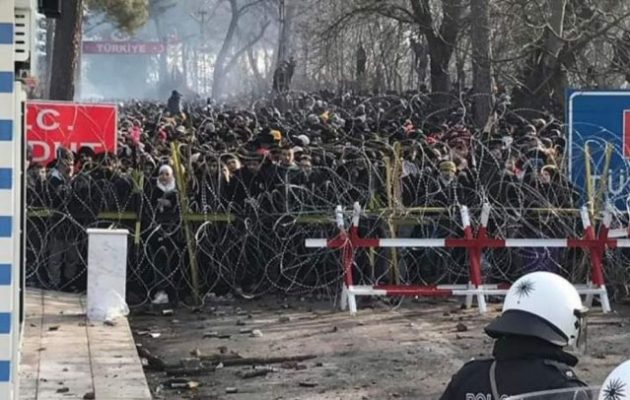 Spiegel: 15.000 μετανάστες και πρόσφυγες στα σύνορα στον Έβρο