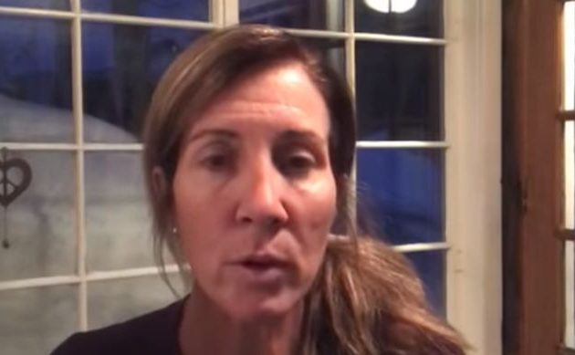 Νοσοκόμα που κόλλησε Covid-19 περιγράφει τα συμπτώματα: «Σαν μαχαιριά»