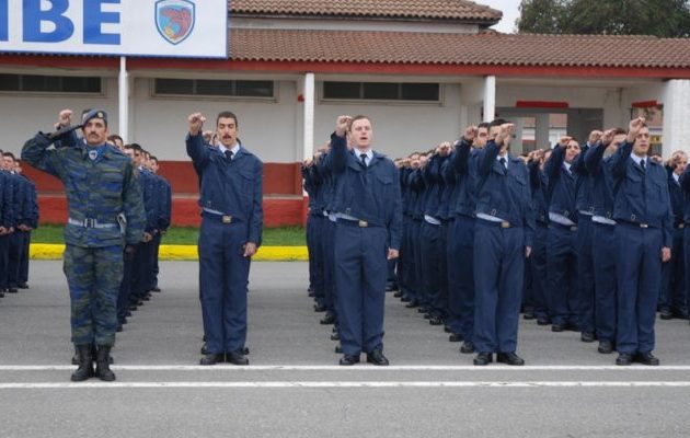 Κοροναϊός: Κόβονται οι άδειες ορκωμοσίας νεοσυλλέκτων