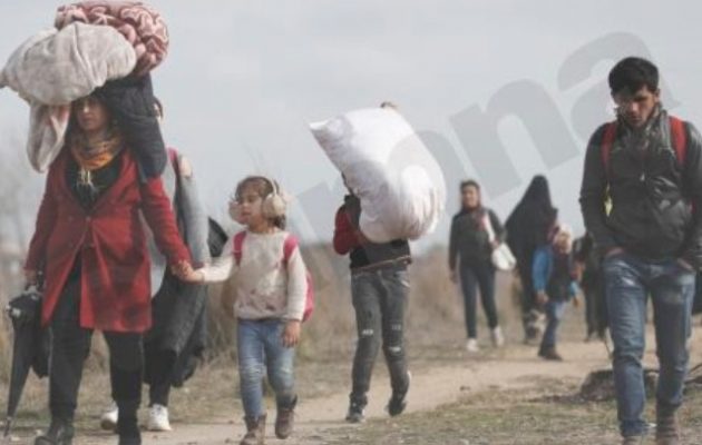 «Καραβάνια» μεταναστών οδεύουν προς τα ελληνικά σύνορα