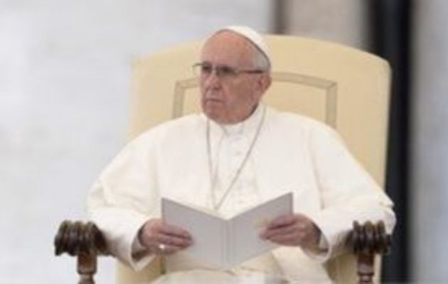 Πάπας Φραγκίσκος: Έδωσε οδηγίες στους κληρικούς για την ευλογία των ομόφυλων ζευγαριών