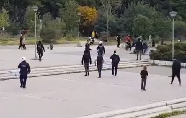 Καταγγελία: Αστυνομικοί με πολιτικά εκφόβιζαν πολίτες στο Πεδίον του Άρεως – Επίθεση σε 12χρονο (βίντεο)