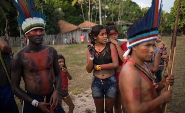 Ο κορονοϊός απειλεί τις φυλές Ινδιάνων στη ζούγκλα – Πρώτος νεκρός στον Αμαζόνιο