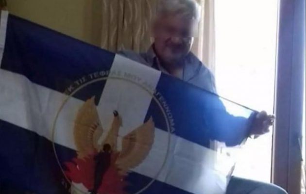 Η ΝΔ διέγραψε τον Χριστόφορο Ανδρίτσο που πόζαρε με σημαία της χούντας