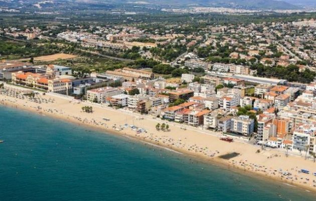 Ισπανία: Το τουριστικό θέρετρο Καλαφέλ «οχυρώθηκε» απέναντι στους εκδρομείς του Πάσχα