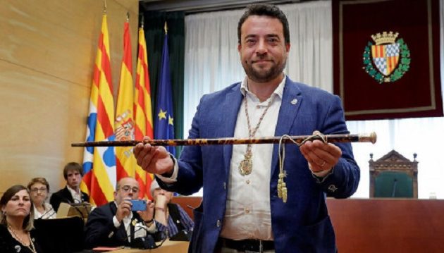 Ισπανός δήμαρχος οδηγούσε μεθυσμένος και δάγκωσε αστυνομικό