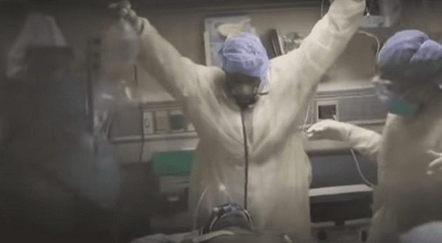 Γιατροί στη Νέα Υόρκη επαναφέρουν στη ζωή ασθενή με κορωνοϊό (βίντεο)