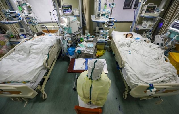 Νοσηλεύτρια: Άνθρωποι πεθαίνουν και εξακολουθούν να αρνούνται ότι υπάρχει κορωνοϊός