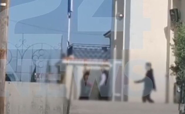 Πιστοί από την «πίσω πόρτα» σε εκκλησία της Λευκωσίας για το αντίδωρο (βίντεο)