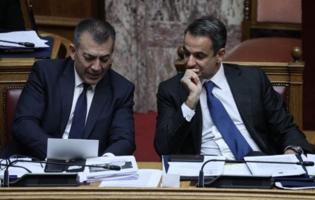 Ο Μητσοτάκης δεν απολύει (προς το παρόν) τον Βρούτση