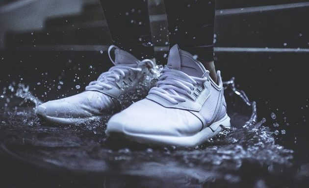 Κορωνοϊός: Πόσο εύκολα μεταδίδεται από τα παπούτσια – Τι είπε Αμερικανός γιατρός