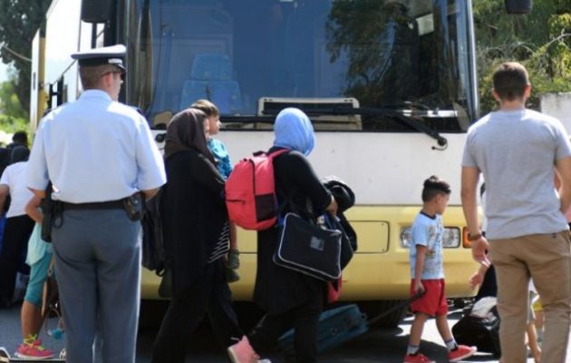 2.000 πρόσφυγες θα μεταφερθούν από τα νησιά στην ενδοχώρα μέσα στον Απρίλιο