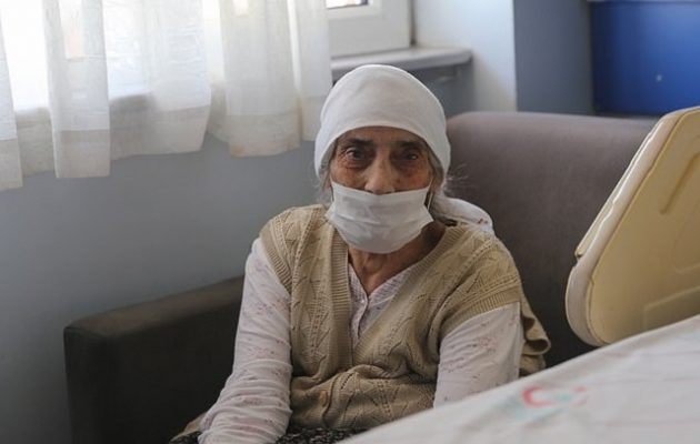 Τουρκάλα 107 ετών νίκησε τον κορωνοϊό και βγήκε από την εντατική