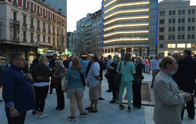 ΣΥΡΙΖΑ: Τελικά ο κορωνοϊός κολλάει μόνο σε Αγία Παρασκευή και Κυψέλη και όχι στην Ομόνοια