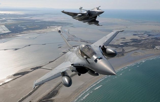 Η Ινδία ετοιμάζεται να παραλάβει τέσσερα μαχητικά Rafale από τη Γαλλία