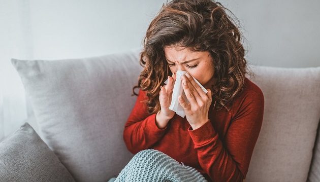 Πώς να ξεχωρίσετε αλλεργία από κορωνοϊό – Τι είπε ο Τσιόδρας