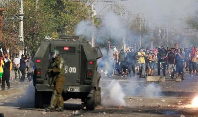 «Βράζει» η Χιλή: Αυξάνονται τα θύματα του κορωνοϊού – Συγκρούσεις στους δρόμους κατά της απαγόρευσης κυκλοφορίας