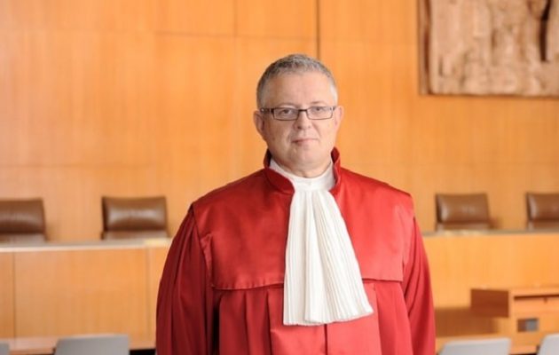 Γερμανός δικαστής απειλεί την Ευρωπαϊκή Ένωση