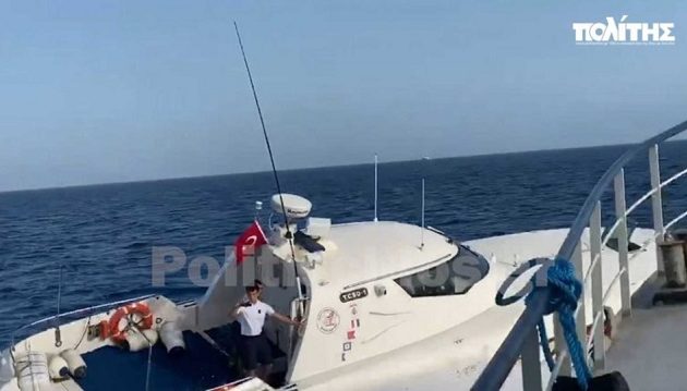 Τούρκοι παρενοχλούν Έλληνες ψαράδες στις Οινούσσες (βίντεο)