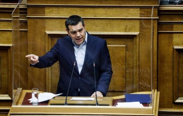 Τσίπρας: O Mητσοτάκης εξυπηρετεί συμφέροντα και θέλει να εμφανίζεται ως οικολόγος