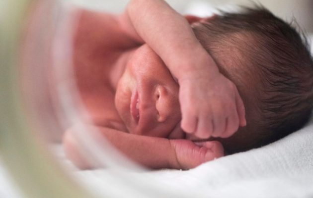 Ρωσία: Μωρό γεννήθηκε μολυσμένο με κορωνοϊό
