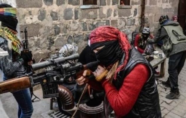 Κούρδοι αντάρτες έβαλαν βόμβα σε τουρκικό αστυνομικό τμήμα στο Ντιγιάρμπακιρ