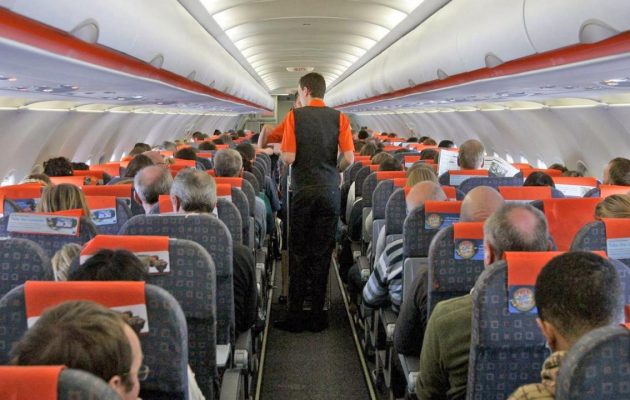 «Συνταξιδεύει» ο κορωνοϊός στο αεροπλάνο;