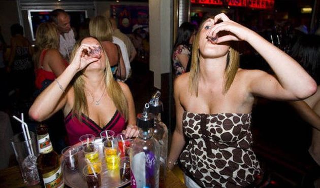 «Πράσινο φως» από Βρετανία για διακοπές στην Ελλάδα χωρίς καραντίνα