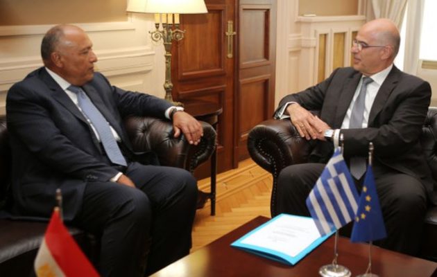 Ο Σούκρι διαβεβαίωσε τον Δένδια ότι «η Αίγυπτος δεν συζητά με την Τουρκία για ΑΟΖ»