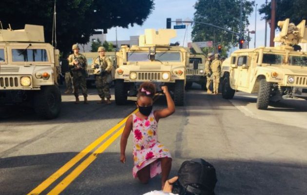 Χιλιάδες αστυνομικοί και στρατιώτες περιπολούν στις μεγάλες αμερικανικές πόλεις