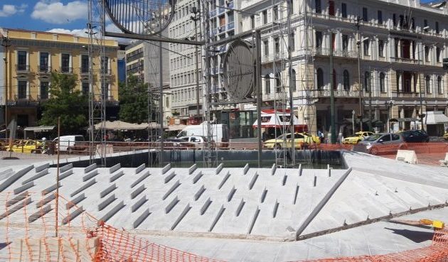 «Ξεχείλισε» το συντριβάνι στην Ομόνοια ένα μήνα μετά τα… πανηγυρικά εγκαίνια