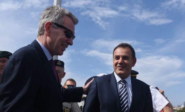 Ο Τζέφρι Πάιατ θα δείξει στον Νίκο Παναγιωτόπουλο «εκπλήξεις» στη βάση της Σούδας