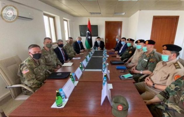 Ο Αμερικανός πρεσβευτής στη Λιβύη διαμήνυσε στον Σαράτζ να βρει πολιτική λύση και ότι εχθρός είναι οι τζιχαντιστές