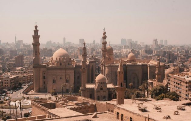 Αίγυπτος: Τέλος η καραντίνα για τον κορωνοϊό – Ανοίγουν καταστήματα και τεμένη