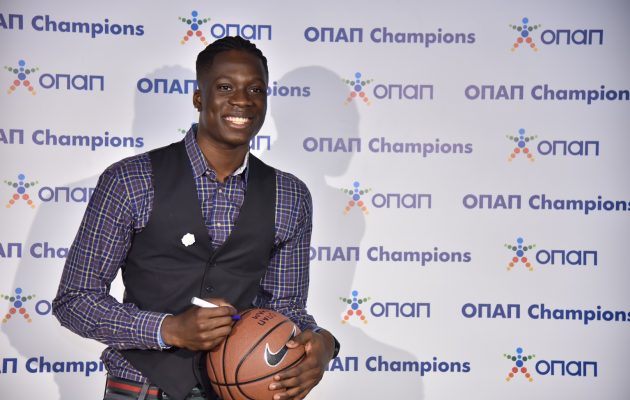O Άλεξ Αντετοκούνμπο στην οικογένεια των ΟΠΑΠ Champions – Νέο μέλος του χορηγικού προγράμματος του ΟΠΑΠ (βίντεο)
