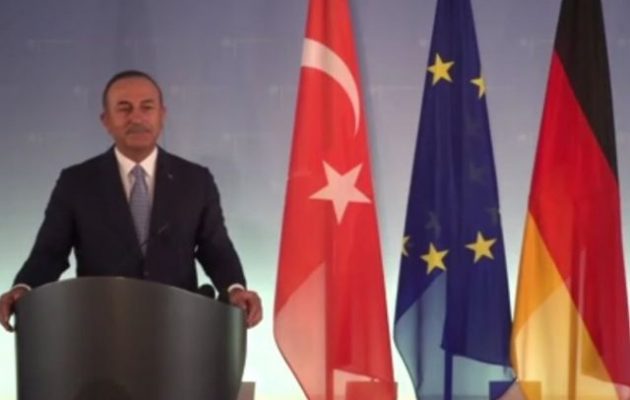 Τσαβούσογλου: Η Τουρκία «απαιτεί» από τη Γαλλία να ζητήσει συγγνώμη