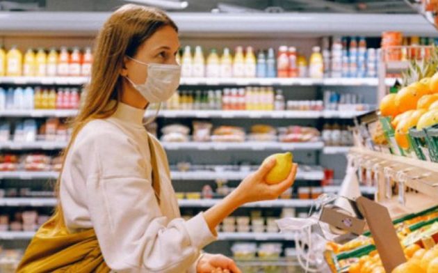 Υποχρεωτική η μάσκα στα σούπερ μάρκετ – Πρόστιμο 150 ευρώ