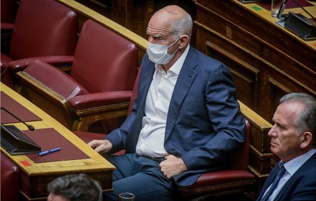 Ο Παπανδρέου πήρε αποστάσεις από ΚΙΝΑΛ – «Μοναχικός μασκοφόρος»