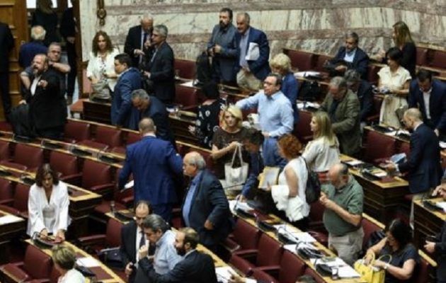 Αποχώρησε ο ΣΥΡΙΖΑ από την ψηφοφορία για Παπαγγελόπουλο: «Δεν αποδεχόμαστε πολικές αθλιότητες»