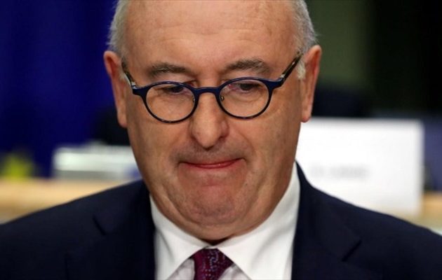 Παραιτήθηκε ο Επίτροπος Εμπορίου της Ε.Ε. Φιλ Χόγκαν