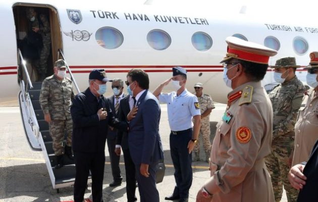 Στη Λιβύη εκτάκτως ο Ακάρ για να επιθεωρήσει τις εργασίες σε τουρκική βάση – Μίλησαν Πούτιν-Ερντογάν