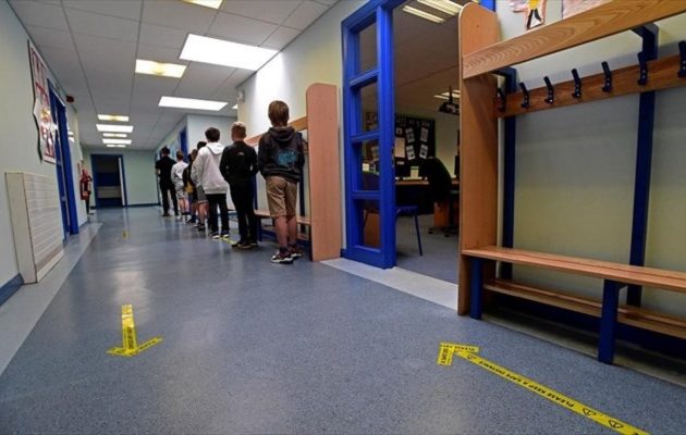 Κορωνοϊός-Βρετανία: Τα παιδιά που θα πάνε σχολείο κινδυνεύουν περισσότερο να προσβληθούν