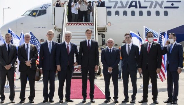 Ιστορική πτήση με Αμερικανούς και Ισραηλινούς αξιωματούχους από το Ισραήλ στα Εμιράτα