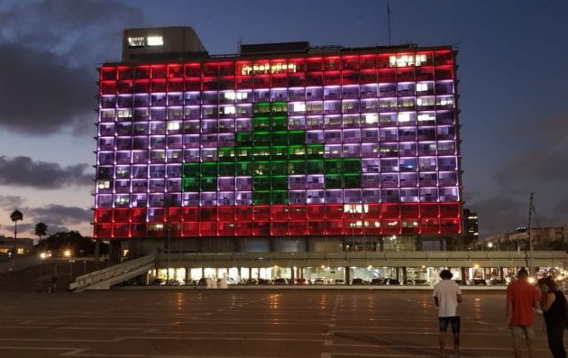 Ισραήλ: Το δημαρχείο του Τελ Αβίβ φωτίστηκε με τα χρώματα της σημαίας του Λιβάνου