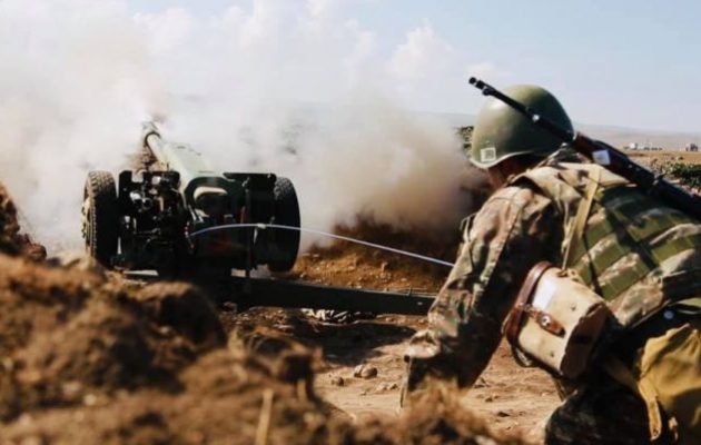 Οι Αρμένιοι τσακίζουν τους Αζέρους Τούρκους: Κατέρριψαν δύο ελικόπτερα και διέλυσαν τανκς (βίντεο)