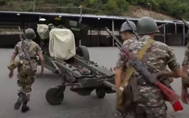 Η Ρωσία κάλεσε την Τουρκία να μη ρίχνει λάδι στη φωτιά υποστηρίζοντας το Αζερμπαϊτζάν