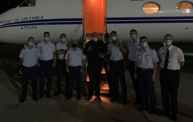 Ο Δένδιας ευχαρίστησε τα πληρώματα του «Αθηνά» για την «καταδρομική» πτήση στη Νέα Υόρκη